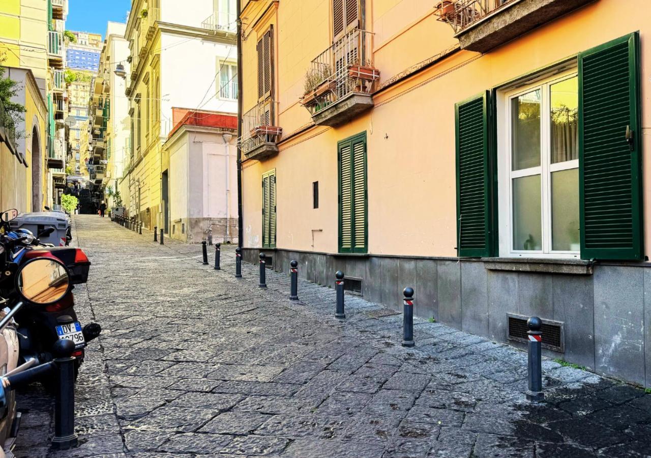 Apartamento Metro Amedeo - Stanza Privata Con Vasca Idromassaggio Nápoles Exterior foto