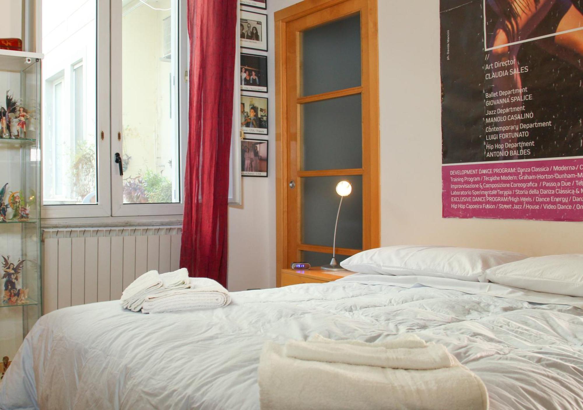 Apartamento Metro Amedeo - Stanza Privata Con Vasca Idromassaggio Nápoles Exterior foto